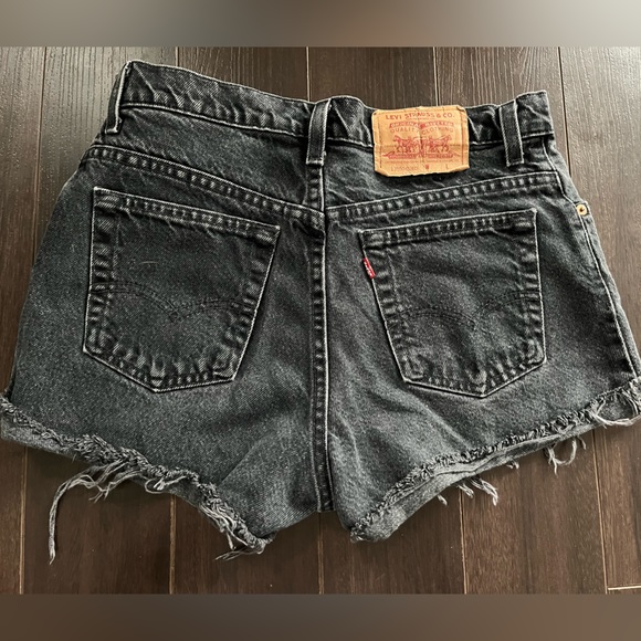 LEVIS Denim 550 relaxed mid/high-rise fit short (red tag) - Picture 2 of 7